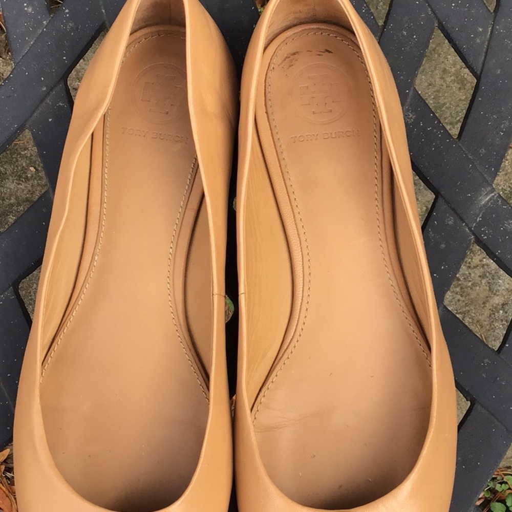 Tory Burch Tan Leather Logo Ballet Flats - Picture 3 of 8